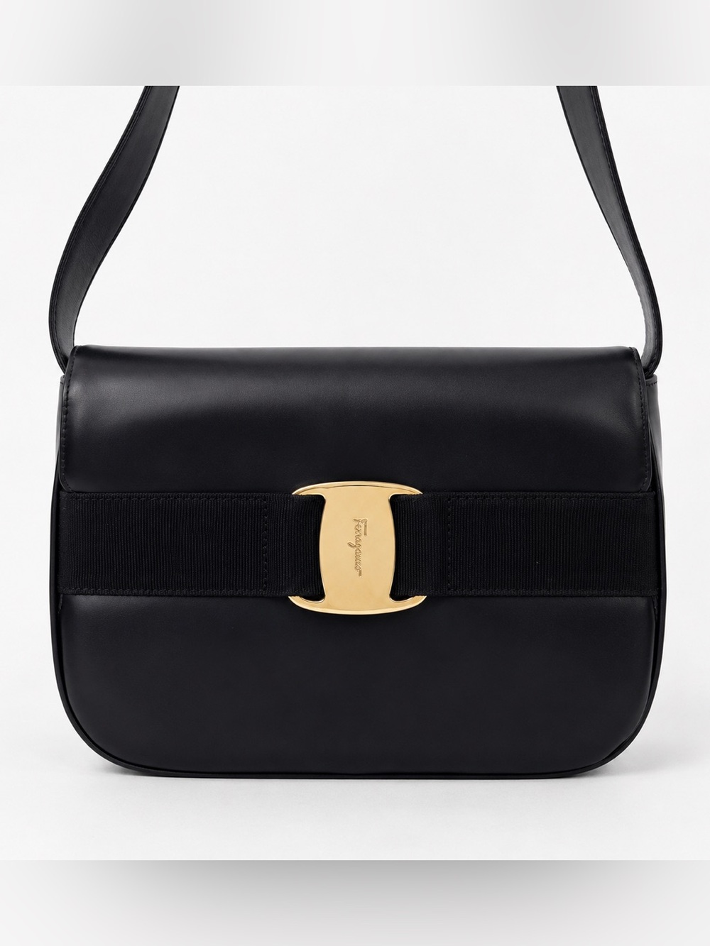 Salvatore Ferragamo vintage Gancini shoulder bag black - Made in Italy